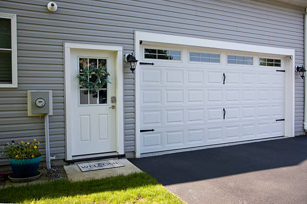 24/7 Emergency Garage Door Panel Replacement experts in Felida, WA